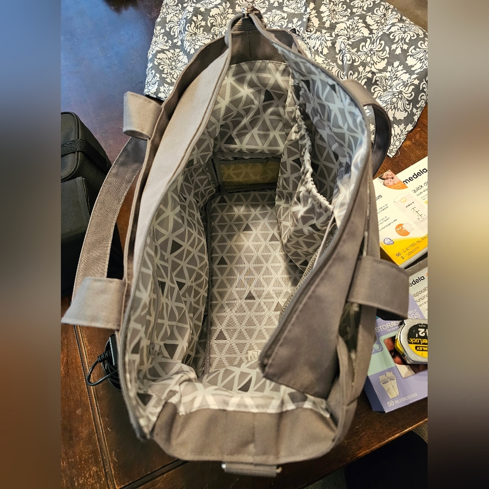 Dr. Brown's Gray Pump Bag + Medela Pump, Cover and Acessories - Picture 6 of 8
